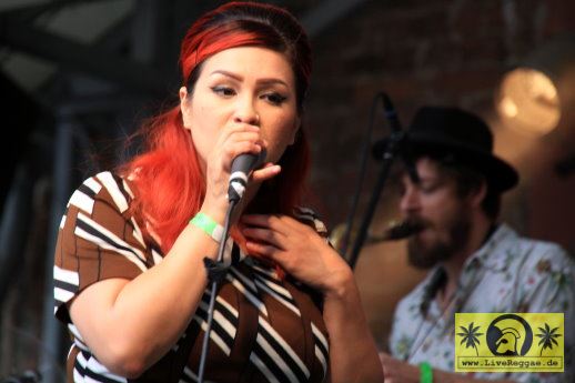 Jackie Mendez (USA) with The Magic Touch 20. This Is Ska Festival - Wasserburg, Rosslau 25. Juni 2016 (9).JPG